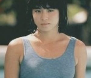 石田ゆり子の若い頃は綺麗だが肩幅がっしり？昔から現在までの顔の変化やすっぴん画像を調査！